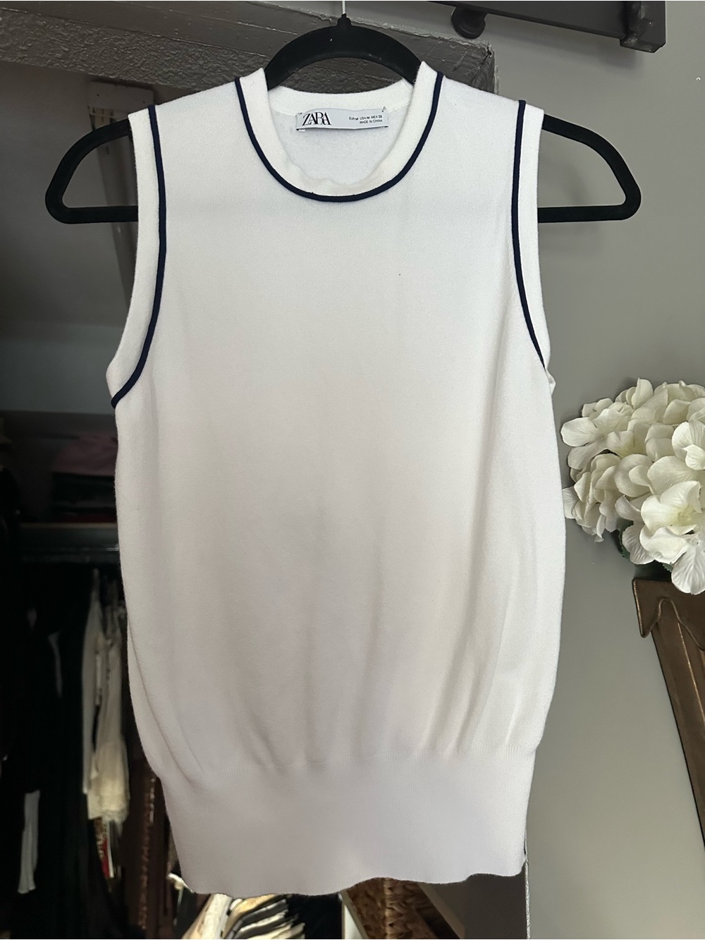 Zara White Sleeveless Knit Top with Navy Trim
